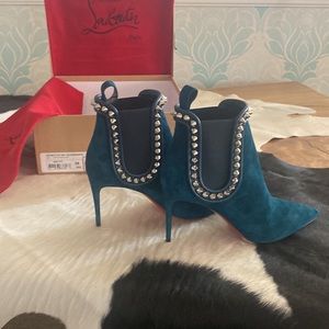 Nvr worn beautiful Christian Louboutin Capaboot 85 veau gorgeous color,hot studs